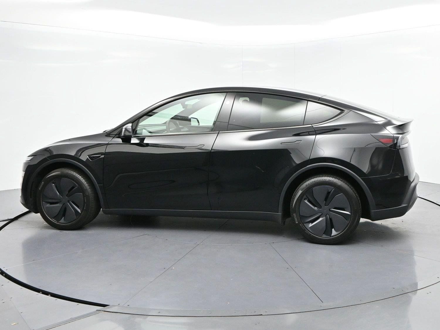 Used 2026 Tesla Model Y 2WD image 5