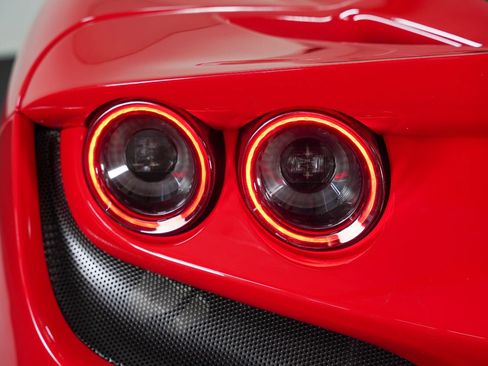 Used 2022 Ferrari F8 Tributo RWD image 22
