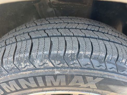 Used 2019 Volkswagen Tiguan SE image 41