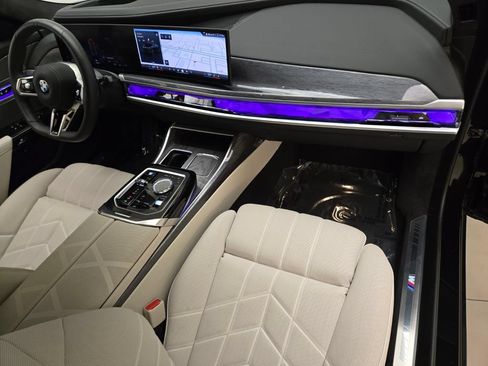Used 2025 BMW 760i xDrive w/ Executive Package AWD/4WD image 29