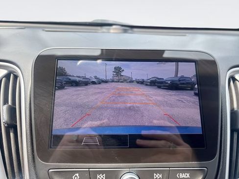 Used 2025 Chevrolet Malibu LT FWD image 17
