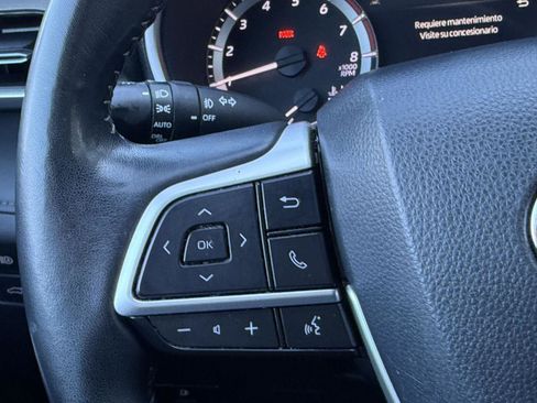 Certified 2023 Toyota Highlander XLE image 21