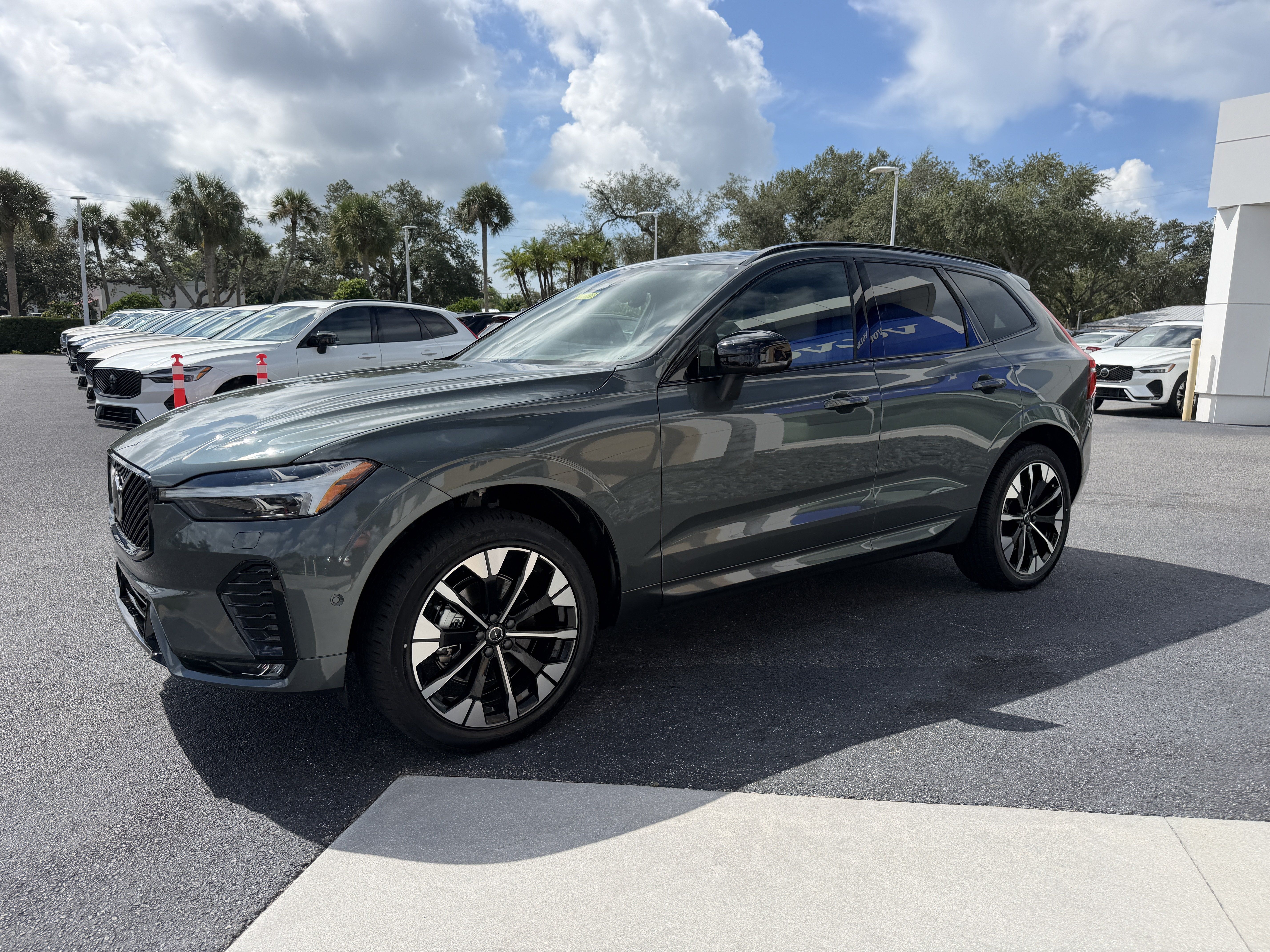 New 2027 Volvo XC60 B5 Plus AWD/4WD image 7