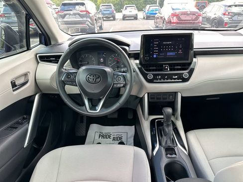 Used 2023 Toyota Corolla Cross LE AWD/4WD image 18