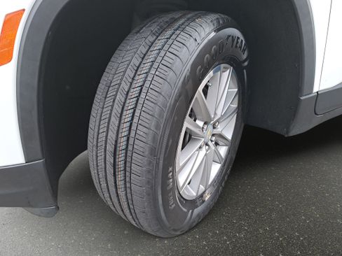 Used 2022 Chevrolet Traverse LT FWD image 32