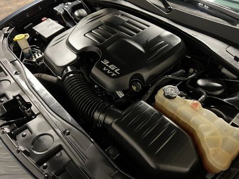 Used 2019 Chrysler 300 Limited w/ Safetytec Plus Group image 48