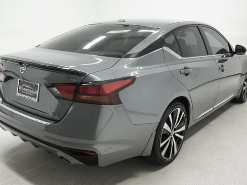 Used 2019 Nissan Altima 2.5 SR FWD image 4