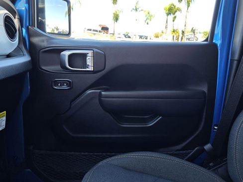 New 2025 Jeep Gladiator Willys image 16