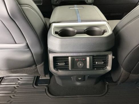 Used 2026 Ford F450 Platinum w/ FX4 Off-Road Package AWD/4WD image 31