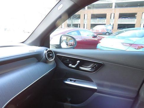 Used 2025 Mercedes-Benz GLC 300 4MATIC image 15