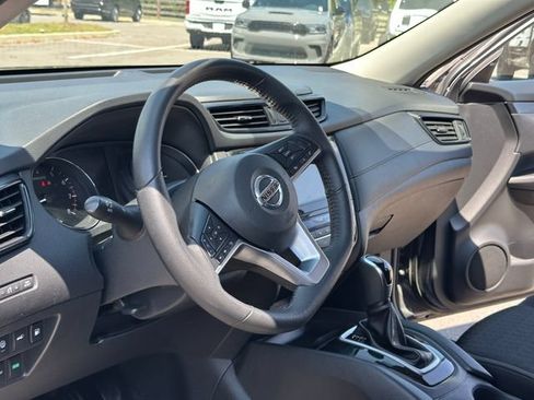 Used 2019 Nissan Rogue SV FWD image 26
