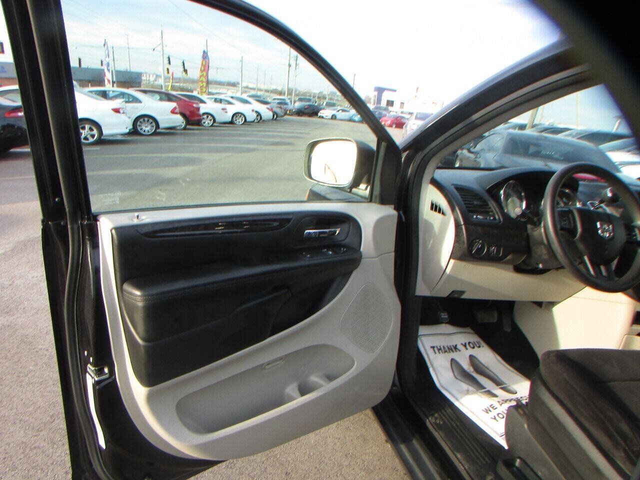 Used 2013 Dodge Grand Caravan American Value Package FWD image 25