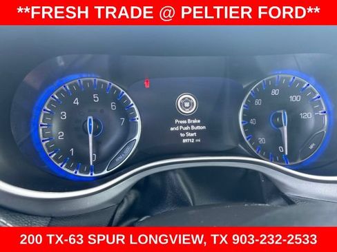 Used 2023 Chrysler Pacifica Touring FWD image 12