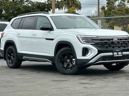 New 2024 Volkswagen Atlas Peak Edition SEL image 2