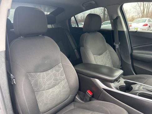 Used 2018 Chevrolet Volt LT w/ Comfort Package image 38