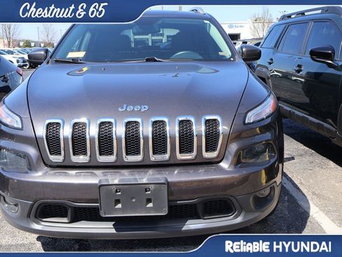 Used 2017 Jeep Cherokee Latitude w/ Cold Weather Group image 10