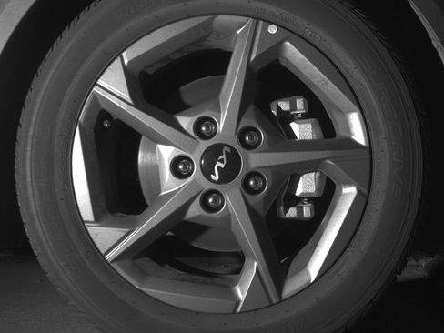 Used 2025 Kia K4 LXS image 13