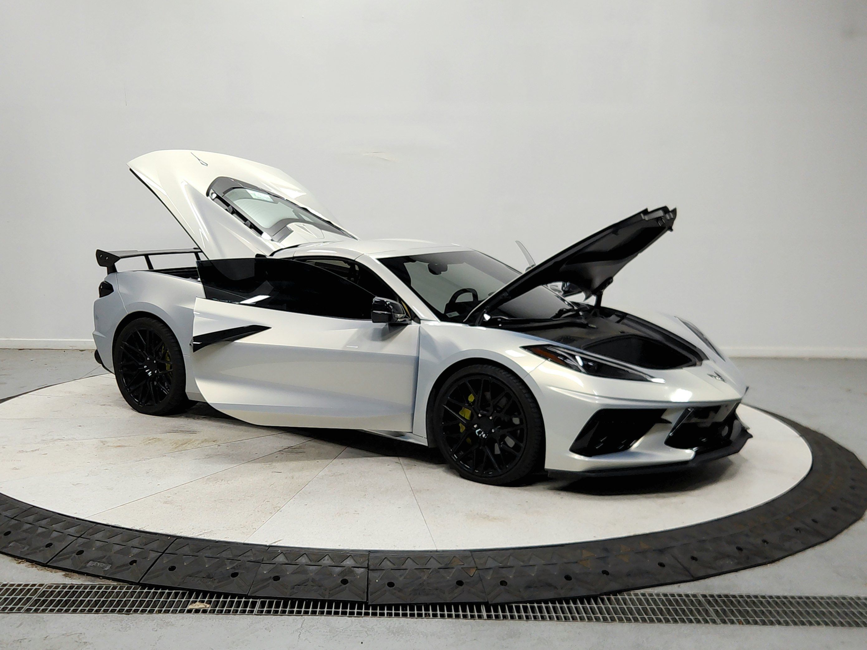 Used 2021 Chevrolet Corvette Stingray Premium Cpe w/ Z51 Performance Package RWD image 10