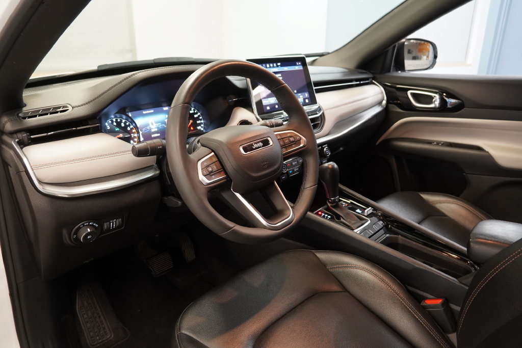 Used 2024 Jeep Compass Limited AWD/4WD image 6