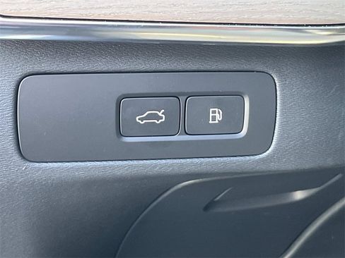 Used 2025 Volvo XC90 T8 Plus w/ Protection Package Premier image 28