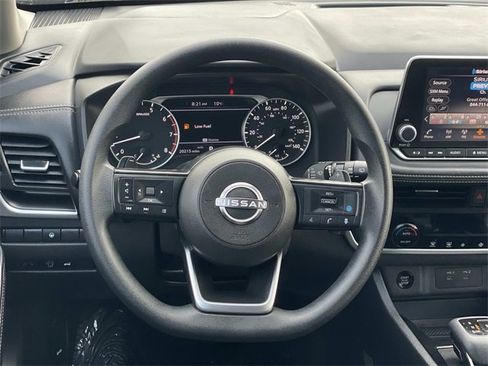 Used 2024 Nissan Rogue SV image 8