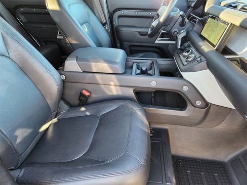 Used 2024 Land Rover Defender 110 S image 17