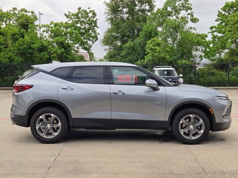 Used 2025 Chevrolet Blazer LT image 4