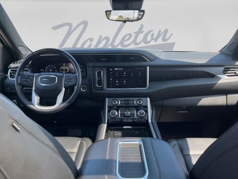 Used 2023 GMC Yukon XL Denali w/ Advanced Technology Package AWD/4WD image 19
