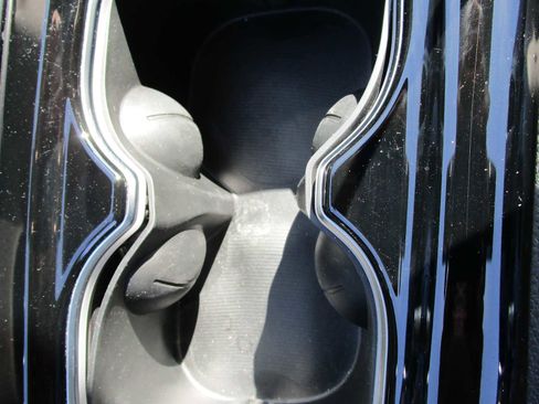 Certified 2024 Chrysler Pacifica Limited image 36