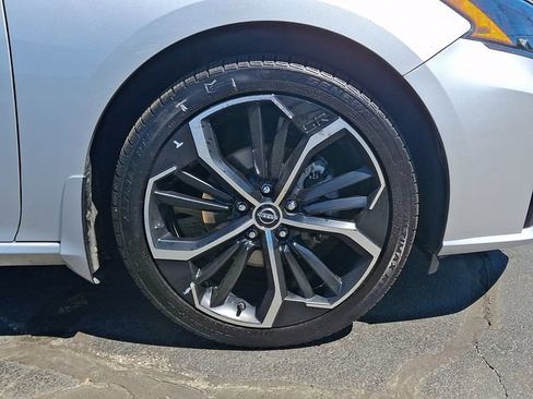 Certified 2023 Nissan Altima 2.5 SR w/ SR Premium Package AWD/4WD image 8