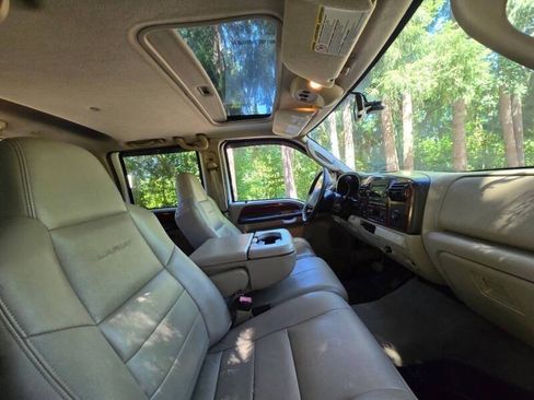 Used 2006 Ford F350 Lariat AWD/4WD image 2