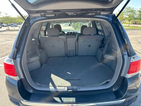 Used 2011 Toyota Highlander 2WD w/ Cold Weather Pkg image 8