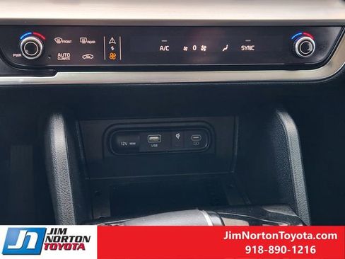 Used 2025 Kia Sportage EX FWD image 19