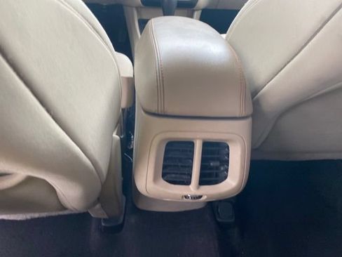 Used 2019 Jeep Cherokee Latitude FWD image 13