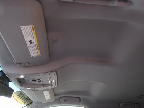 Used 2018 Chevrolet Suburban LT image 12