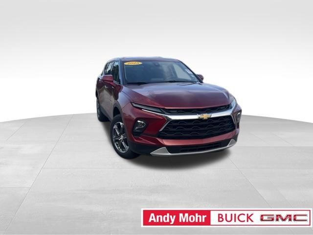 Used 2025 Chevrolet Blazer LT FWD image 3