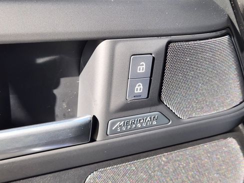 New 2026 Land Rover Defender 130 X-Dynamic SE image 18