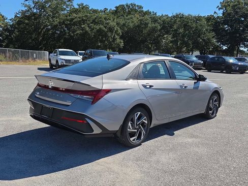New 2025 Hyundai Elantra SEL image 6