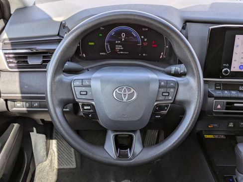 Used 2025 Toyota Camry LE image 19