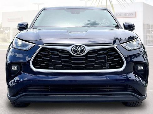 Used 2025 Toyota Highlander LE FWD image 25