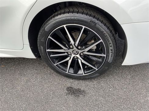 Used 2024 Toyota Camry SE image 33