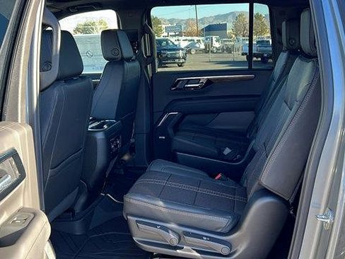 New 2026 Chevrolet Suburban High Country image 17