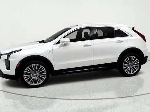 Used 2024 Cadillac XT4 Premium Luxury AWD/4WD image 2