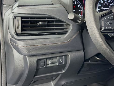 Used 2025 Subaru Forester Touring AWD/4WD image 17