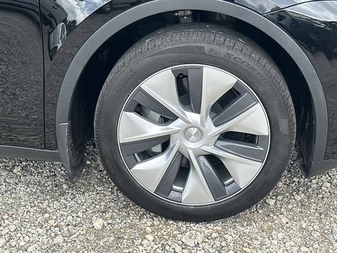 Used 2023 Tesla Model Y Long Range AWD/4WD image 12