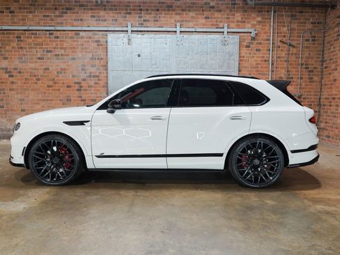 Used 2022 Bentley Bentayga AWD/4WD image 1