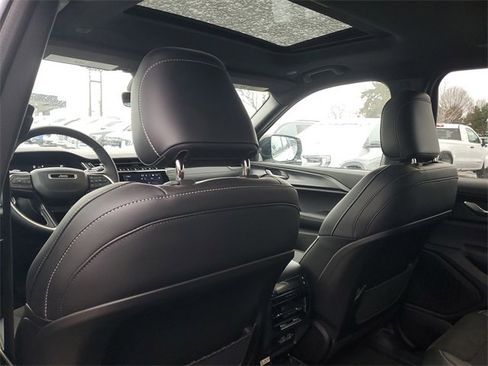 New 2025 Jeep Grand Cherokee L Altitude image 12