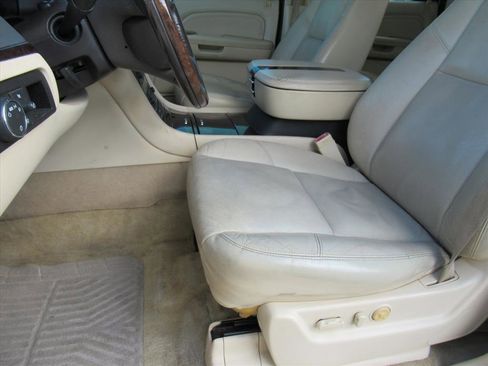Used 2008 Cadillac Escalade EXT image 18