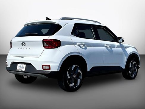 Certified 2022 Hyundai Venue SEL w/ Cargo Package FWD image 6