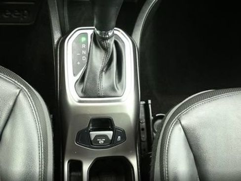 Used 2018 Jeep Renegade Limited AWD/4WD image 32